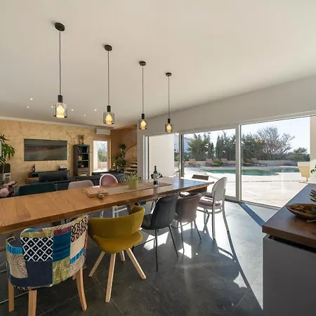 Elani - Stylish And Modern 6b Seaview Villa *