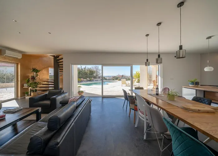 Elani - Stylish And Modern 6b Seaview *