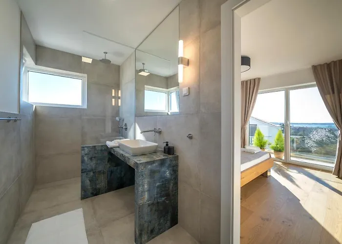 Elani - Stylish And Modern 6b Seaview Villa *
