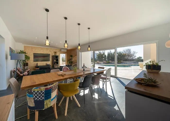 Elani - Stylish And Modern 6b Seaview Villa *