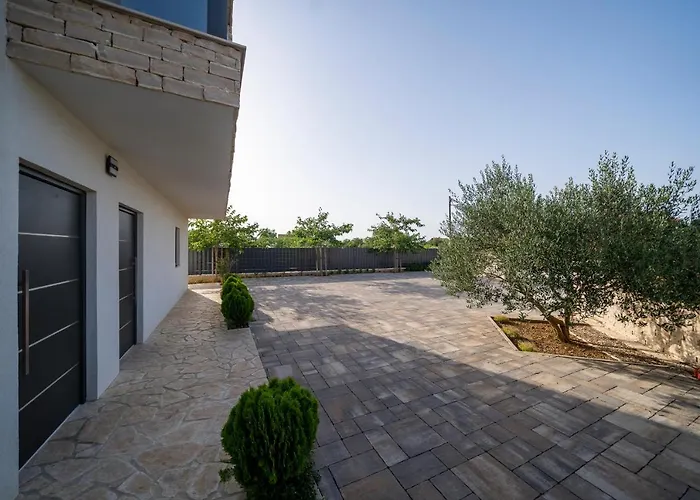 Elani - Stylish And Modern 6b Seaview Villa *