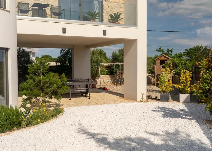Elani - Stylish And Modern 6b Seaview Vrsi
