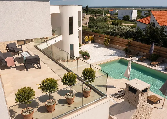 Elani - Stylish And Modern 6b Seaview Villa