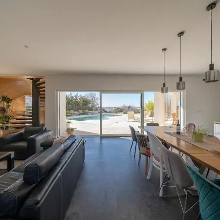 Elani - Stylish And Modern 6b Seaview *