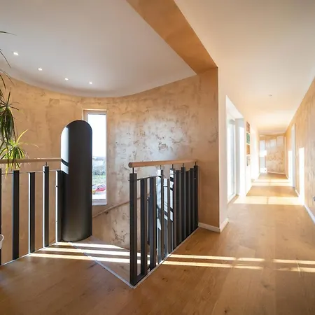 Elani - Stylish And Modern 6b Seaview *