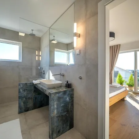 Elani - Stylish And Modern 6b Seaview Villa *