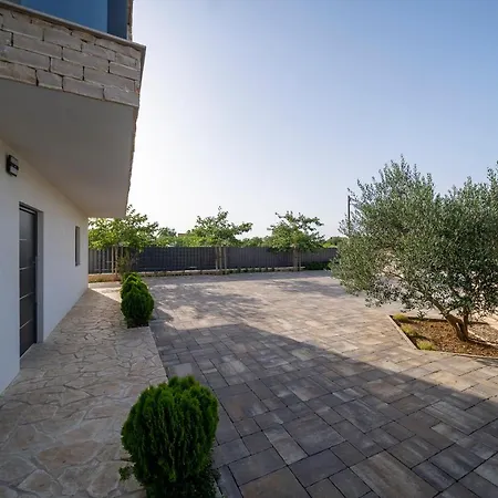 Elani - Stylish And Modern 6b Seaview Vila *