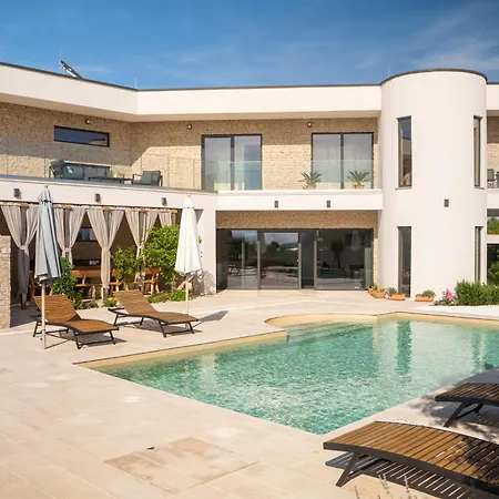 Elani - Stylish And Modern 6b Seaview Villa *