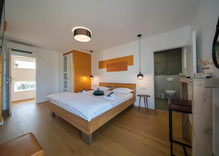Elani - Stylish And Modern 6b Seaview